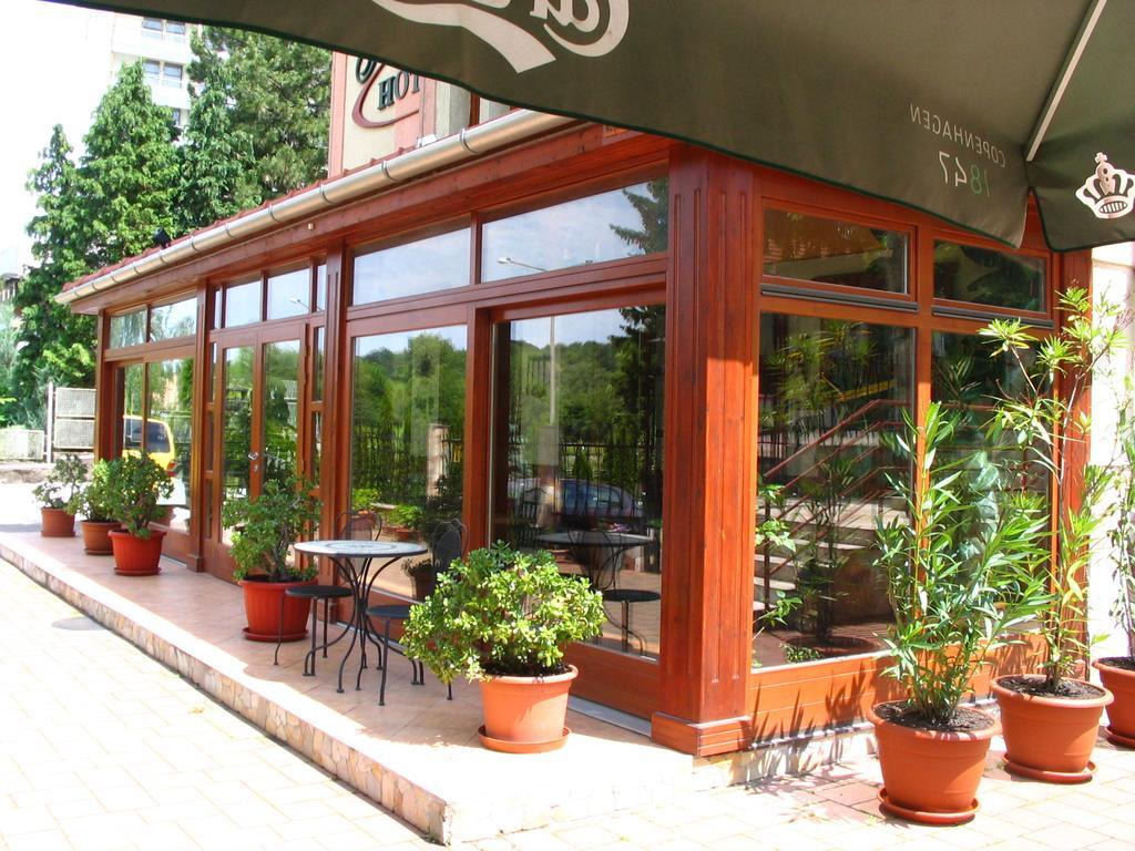 Fortuna Hotel Miskolc Exteriör bild