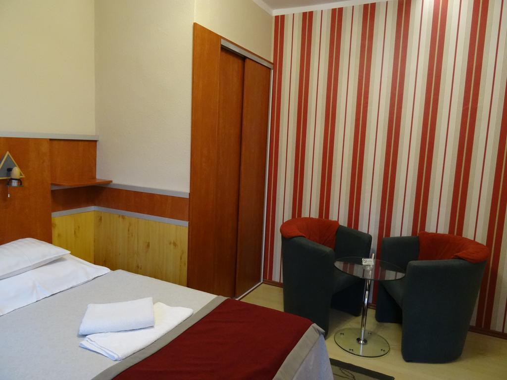 Fortuna Hotel Miskolc Rum bild