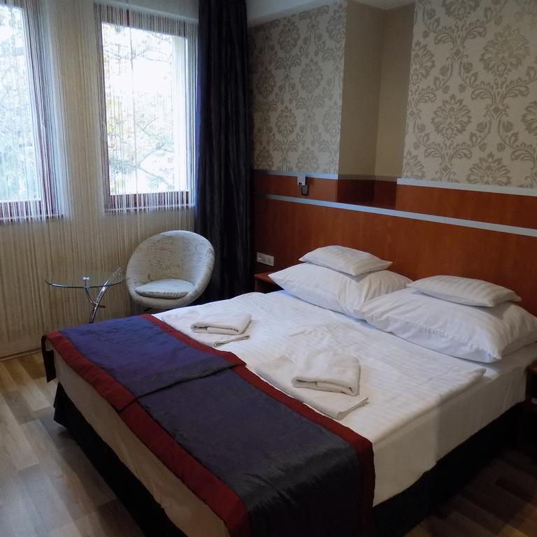 Fortuna Hotel Miskolc Exteriör bild