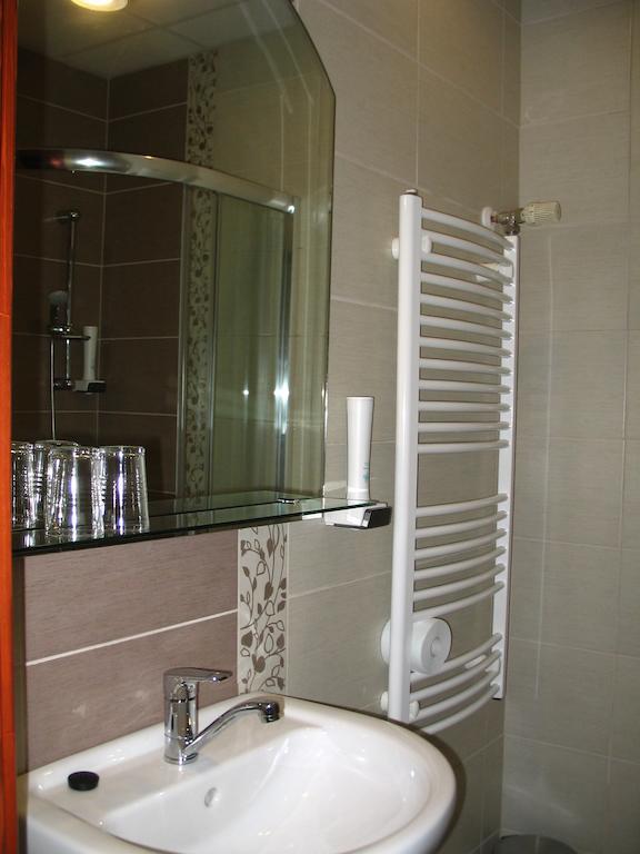 Fortuna Hotel Miskolc Rum bild
