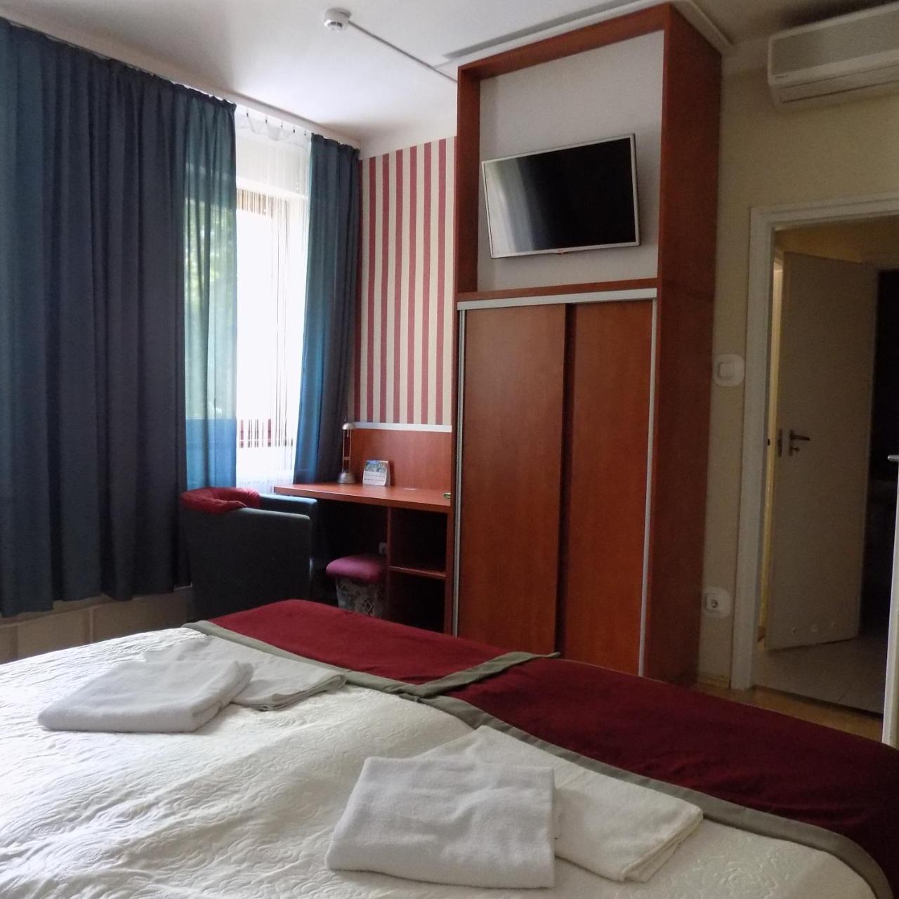 Fortuna Hotel Miskolc Exteriör bild